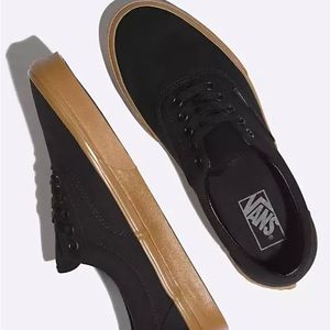 BLACK/CLASSIC GUM VANS SIZE 8.5